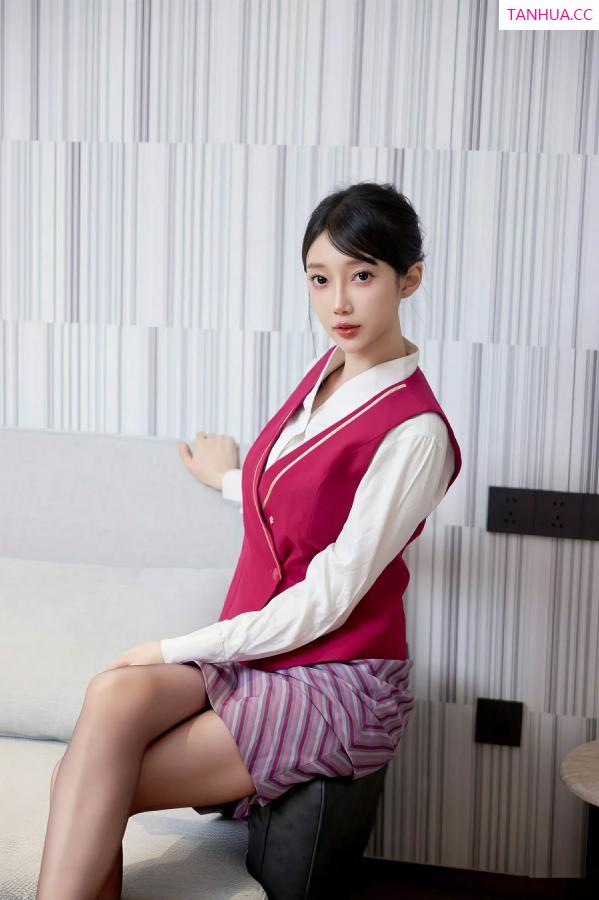 [XiuRen]高清写真图 2025.08.04 No.10620 玥儿玥er 性感空姐
